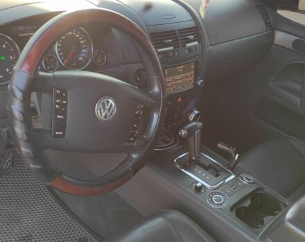 Черный Фольксваген Туарег, объемом двигателя 3 л и пробегом 290 тыс. км за 12300 $, фото 3 на Automoto.ua