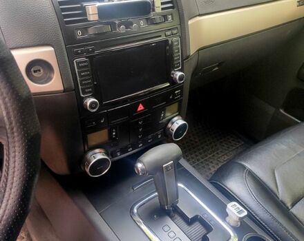 Чорний Фольксваген Туарег, об'ємом двигуна 3 л та пробігом 345 тис. км за 10500 $, фото 4 на Automoto.ua