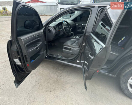 Черный Фольксваген Туарег, объемом двигателя 3 л и пробегом 320 тыс. км за 6300 $, фото 7 на Automoto.ua