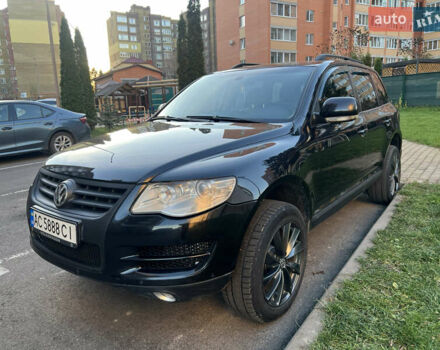 Черный Фольксваген Туарег, объемом двигателя 2.46 л и пробегом 258 тыс. км за 9500 $, фото 1 на Automoto.ua