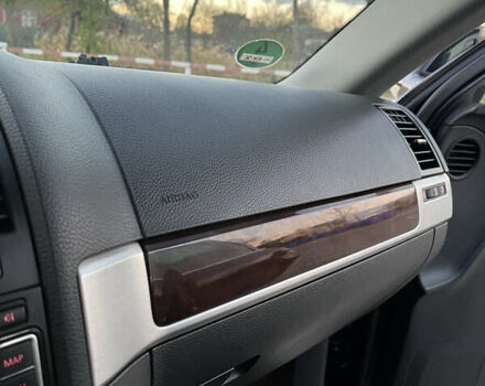 Черный Фольксваген Туарег, объемом двигателя 3 л и пробегом 230 тыс. км за 10200 $, фото 26 на Automoto.ua