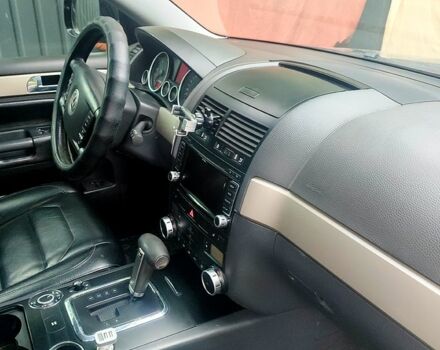 Чорний Фольксваген Туарег, об'ємом двигуна 3 л та пробігом 345 тис. км за 10500 $, фото 9 на Automoto.ua