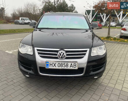 Черный Фольксваген Туарег, объемом двигателя 3 л и пробегом 273 тыс. км за 10500 $, фото 1 на Automoto.ua