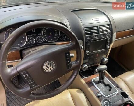 Черный Фольксваген Туарег, объемом двигателя 2.46 л и пробегом 450 тыс. км за 10000 $, фото 5 на Automoto.ua