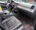 Черный Фольксваген Туарег, объемом двигателя 3 л и пробегом 298 тыс. км за 10800 $, фото 19 на Automoto.ua
