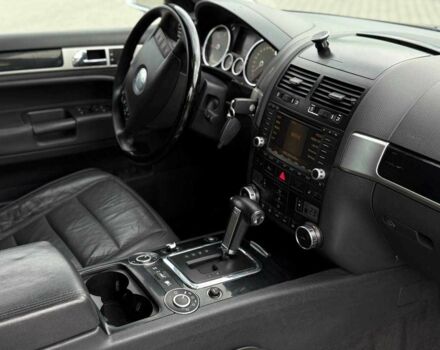 Чорний Фольксваген Туарег, об'ємом двигуна 3 л та пробігом 387 тис. км за 7300 $, фото 2 на Automoto.ua