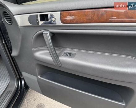 Черный Фольксваген Туарег, объемом двигателя 2.97 л и пробегом 294 тыс. км за 10508 $, фото 18 на Automoto.ua