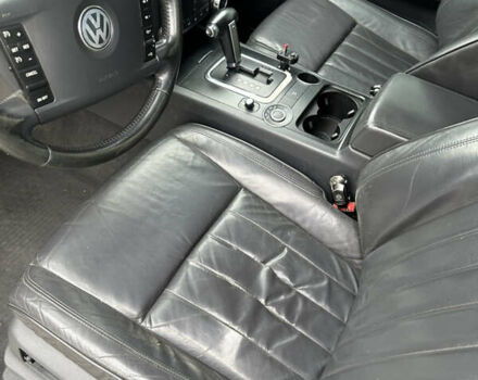 Черный Фольксваген Туарег, объемом двигателя 3 л и пробегом 320 тыс. км за 6300 $, фото 5 на Automoto.ua