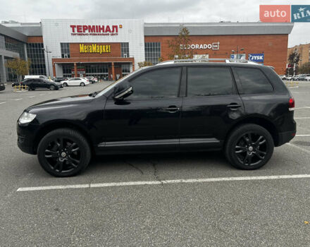 Черный Фольксваген Туарег, объемом двигателя 4.9 л и пробегом 252 тыс. км за 13800 $, фото 5 на Automoto.ua