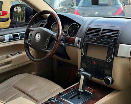 Черный Фольксваген Туарег, объемом двигателя 4.92 л и пробегом 340 тыс. км за 11000 $, фото 12 на Automoto.ua