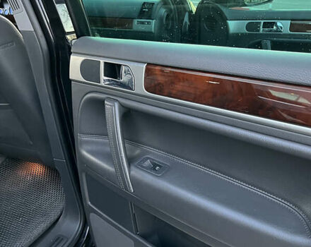 Черный Фольксваген Туарег, объемом двигателя 3 л и пробегом 230 тыс. км за 10200 $, фото 12 на Automoto.ua