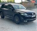 Черный Фольксваген Туарег, объемом двигателя 4.92 л и пробегом 300 тыс. км за 8000 $, фото 3 на Automoto.ua