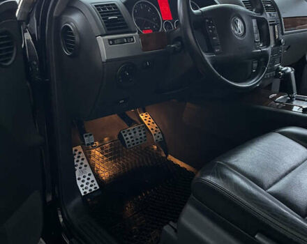 Чорний Фольксваген Туарег, об'ємом двигуна 3 л та пробігом 185 тис. км за 14500 $, фото 15 на Automoto.ua