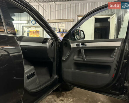 Черный Фольксваген Туарег, объемом двигателя 3 л и пробегом 351 тыс. км за 13500 $, фото 4 на Automoto.ua