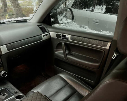 Черный Фольксваген Туарег, объемом двигателя 2.46 л и пробегом 244 тыс. км за 9600 $, фото 4 на Automoto.ua