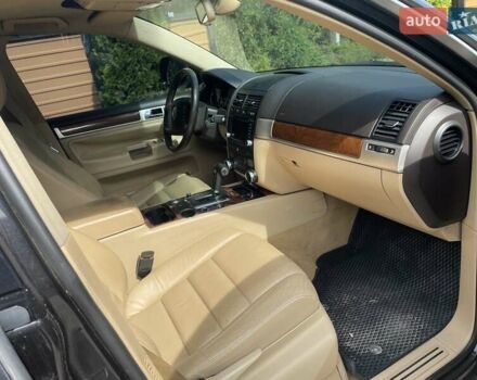 Черный Фольксваген Туарег, объемом двигателя 2.46 л и пробегом 450 тыс. км за 10000 $, фото 7 на Automoto.ua