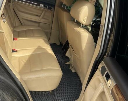 Черный Фольксваген Туарег, объемом двигателя 2.46 л и пробегом 450 тыс. км за 10000 $, фото 6 на Automoto.ua