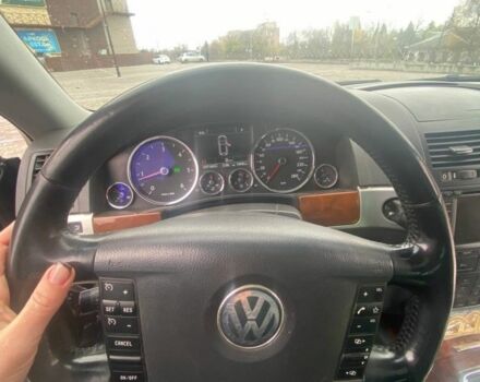 Чорний Фольксваген Туарег, об'ємом двигуна 3 л та пробігом 207 тис. км за 12000 $, фото 6 на Automoto.ua