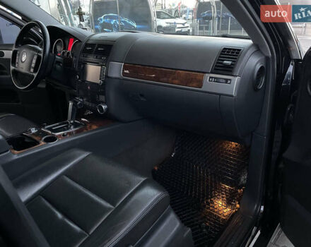 Чорний Фольксваген Туарег, об'ємом двигуна 3 л та пробігом 185 тис. км за 14500 $, фото 14 на Automoto.ua