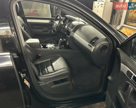 Черный Фольксваген Туарег, объемом двигателя 3 л и пробегом 351 тыс. км за 13500 $, фото 6 на Automoto.ua