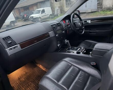 Черный Фольксваген Туарег, объемом двигателя 3 л и пробегом 277 тыс. км за 4300 $, фото 7 на Automoto.ua