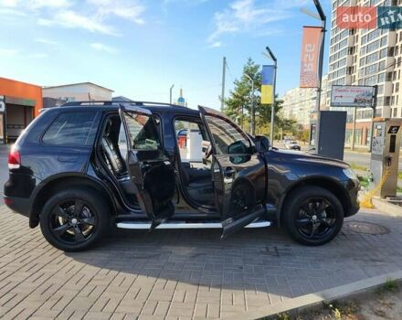 Черный Фольксваген Туарег, объемом двигателя 3 л и пробегом 275 тыс. км за 9500 $, фото 1 на Automoto.ua