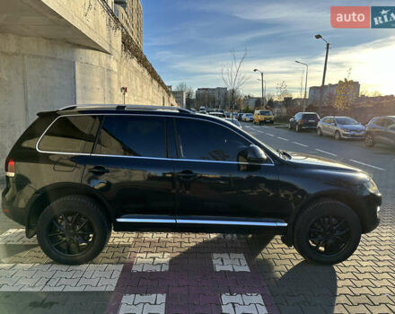 Чорний Фольксваген Туарег, об'ємом двигуна 3 л та пробігом 380 тис. км за 10500 $, фото 2 на Automoto.ua