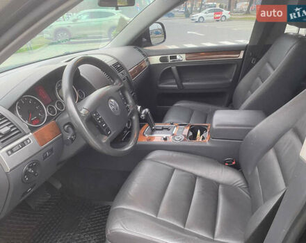 Черный Фольксваген Туарег, объемом двигателя 3 л и пробегом 273 тыс. км за 10500 $, фото 42 на Automoto.ua