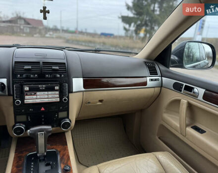 Черный Фольксваген Туарег, объемом двигателя 3.6 л и пробегом 280 тыс. км за 10750 $, фото 20 на Automoto.ua