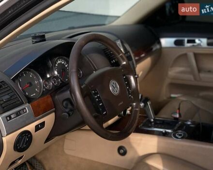 Черный Фольксваген Туарег, объемом двигателя 2.46 л и пробегом 296 тыс. км за 10290 $, фото 9 на Automoto.ua