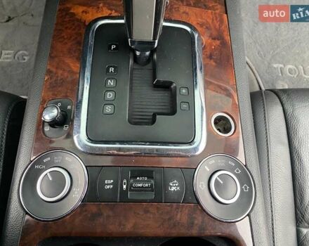 Черный Фольксваген Туарег, объемом двигателя 3 л и пробегом 360 тыс. км за 9800 $, фото 22 на Automoto.ua