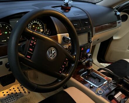 Черный Фольксваген Туарег, объемом двигателя 3 л и пробегом 335 тыс. км за 7500 $, фото 4 на Automoto.ua