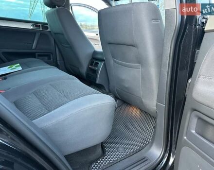 Чорний Фольксваген Туарег, об'ємом двигуна 3 л та пробігом 340 тис. км за 10900 $, фото 45 на Automoto.ua