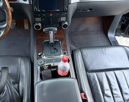 Черный Фольксваген Туарег, объемом двигателя 3 л и пробегом 217 тыс. км за 13450 $, фото 27 на Automoto.ua