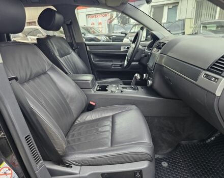 Черный Фольксваген Туарег, объемом двигателя 3.6 л и пробегом 250 тыс. км за 10700 $, фото 6 на Automoto.ua