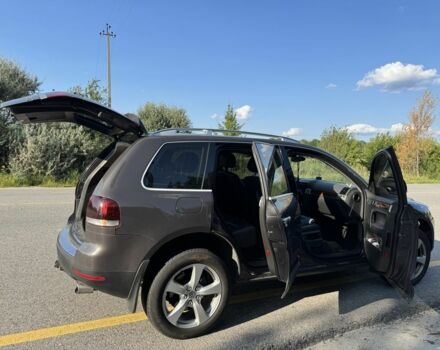 Чорний Фольксваген Туарег, об'ємом двигуна 3 л та пробігом 280 тис. км за 13800 $, фото 4 на Automoto.ua