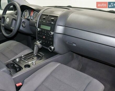 Черный Фольксваген Туарег, объемом двигателя 2.5 л и пробегом 268 тыс. км за 9900 $, фото 6 на Automoto.ua