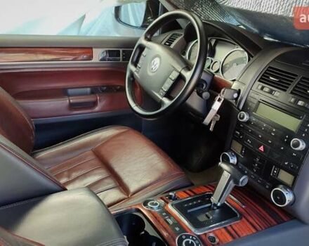 Черный Фольксваген Туарег, объемом двигателя 4.2 л и пробегом 200 тыс. км за 11500 $, фото 4 на Automoto.ua