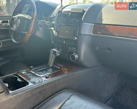 Черный Фольксваген Туарег, объемом двигателя 4.2 л и пробегом 286 тыс. км за 8999 $, фото 39 на Automoto.ua