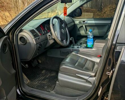 Черный Фольксваген Туарег, объемом двигателя 2.5 л и пробегом 276 тыс. км за 11200 $, фото 5 на Automoto.ua