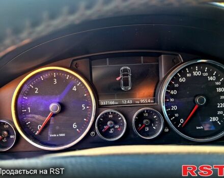 Черный Фольксваген Туарег, объемом двигателя 3 л и пробегом 337 тыс. км за 12000 $, фото 8 на Automoto.ua