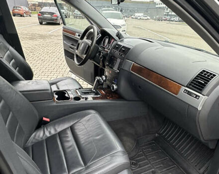 Черный Фольксваген Туарег, объемом двигателя 3 л и пробегом 270 тыс. км за 10500 $, фото 22 на Automoto.ua