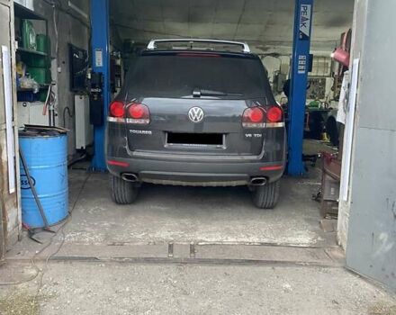 Черный Фольксваген Туарег, объемом двигателя 3 л и пробегом 270 тыс. км за 11500 $, фото 2 на Automoto.ua