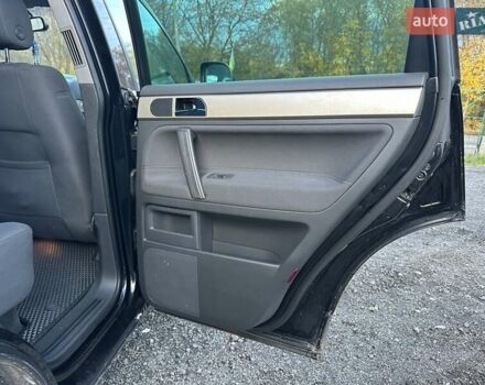 Чорний Фольксваген Туарег, об'ємом двигуна 3 л та пробігом 340 тис. км за 10900 $, фото 46 на Automoto.ua