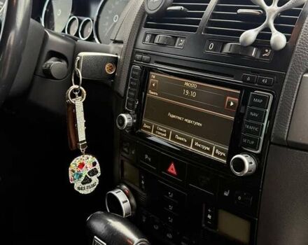 Черный Фольксваген Туарег, объемом двигателя 2.97 л и пробегом 263 тыс. км за 12500 $, фото 7 на Automoto.ua