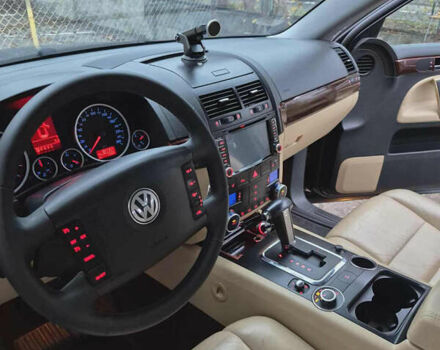 Чорний Фольксваген Туарег, об'ємом двигуна 2.5 л та пробігом 308 тис. км за 10000 $, фото 11 на Automoto.ua