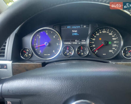 Черный Фольксваген Туарег, объемом двигателя 2.97 л и пробегом 279 тыс. км за 11000 $, фото 2 на Automoto.ua