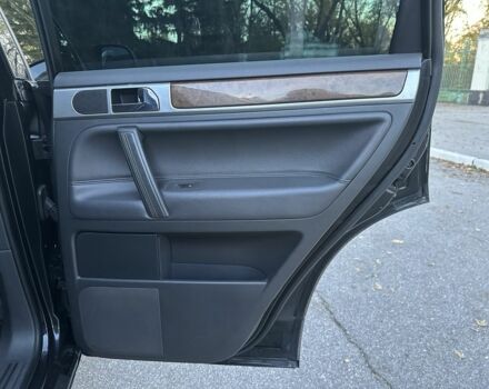 Чорний Фольксваген Туарег, об'ємом двигуна 3 л та пробігом 221 тис. км за 9800 $, фото 16 на Automoto.ua