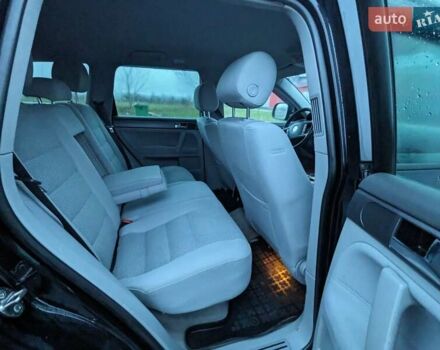 Черный Фольксваген Туарег, объемом двигателя 3 л и пробегом 305 тыс. км за 5850 $, фото 7 на Automoto.ua