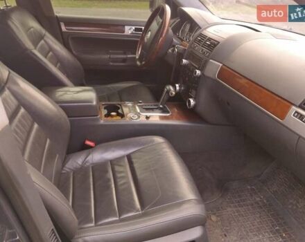 Черный Фольксваген Туарег, объемом двигателя 3 л и пробегом 300 тыс. км за 9300 $, фото 2 на Automoto.ua